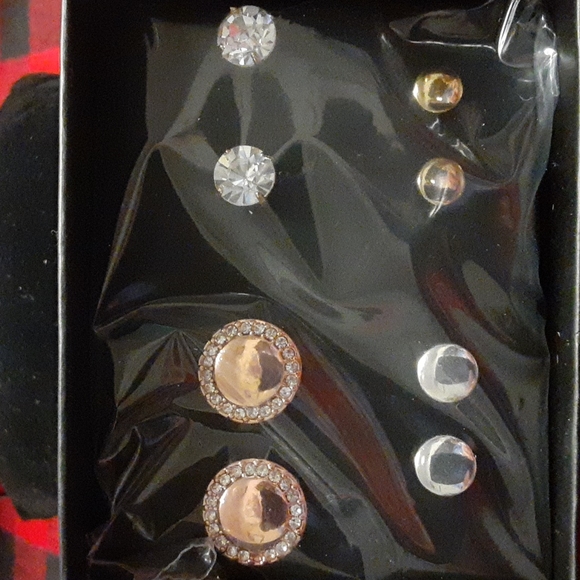 Avon Tritone Stud Earring 4pc Set $12 Free Gift With Purchase - Picture 3 of 10